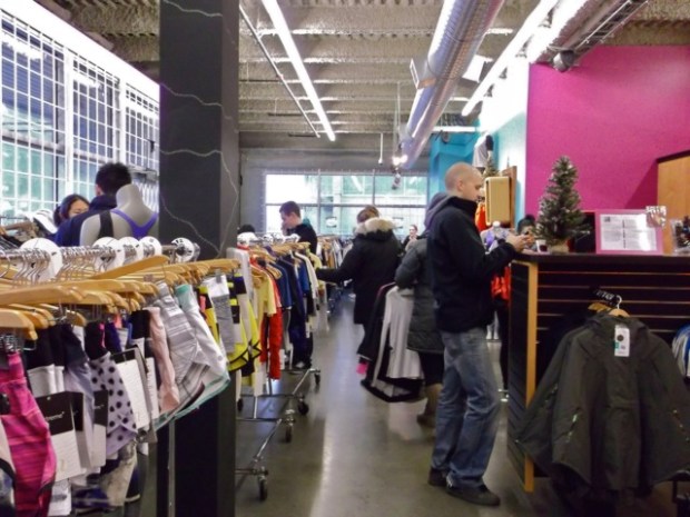 Lululemon Outlet - Vancouver - 4