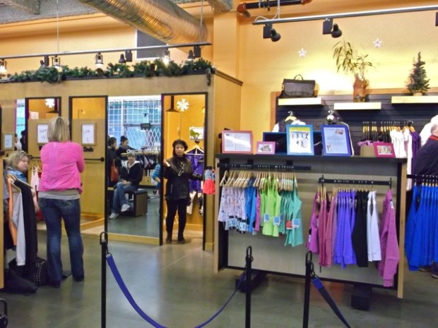 Lululemon Outlet - Vancouver - 6